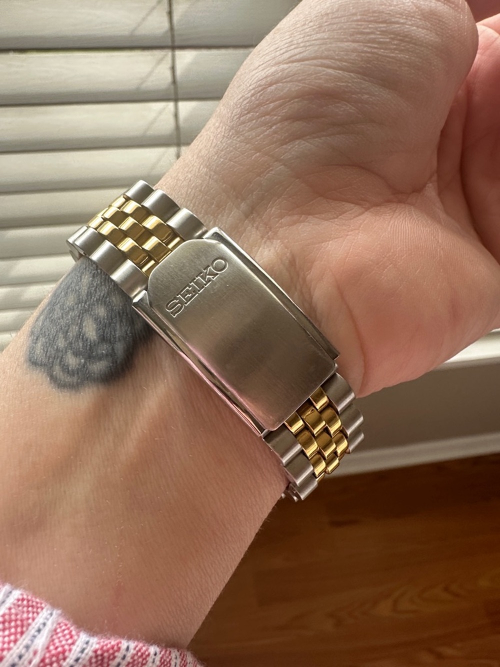 Seiko Two-Tone Silver Dial Watch with Gold Accents - Picture 4 of 5